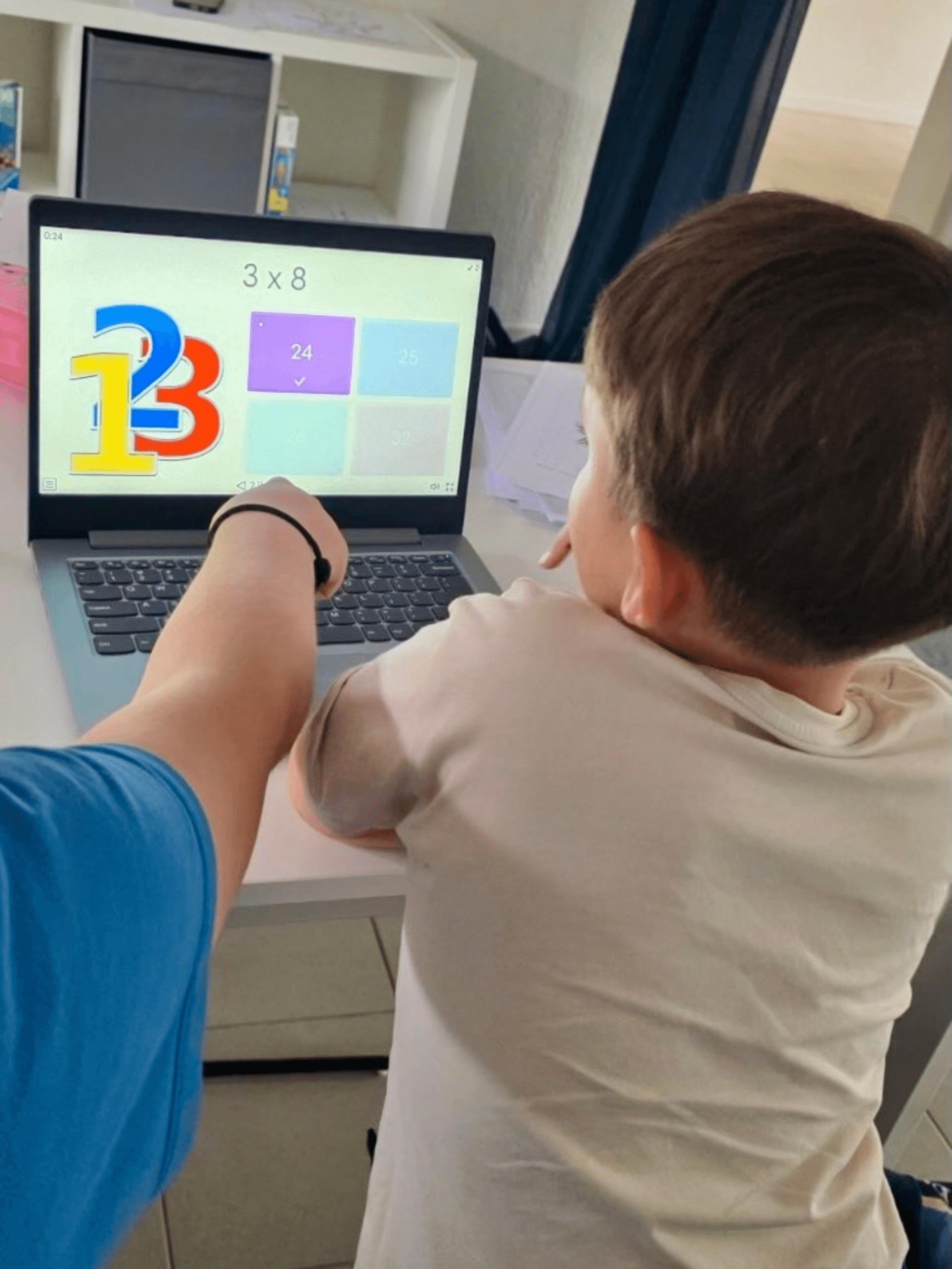 vaikas VMM stovykloje